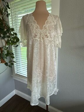 Vintage Lucie Ann II Damask Short Chemise Nightgown Lace Size Medium